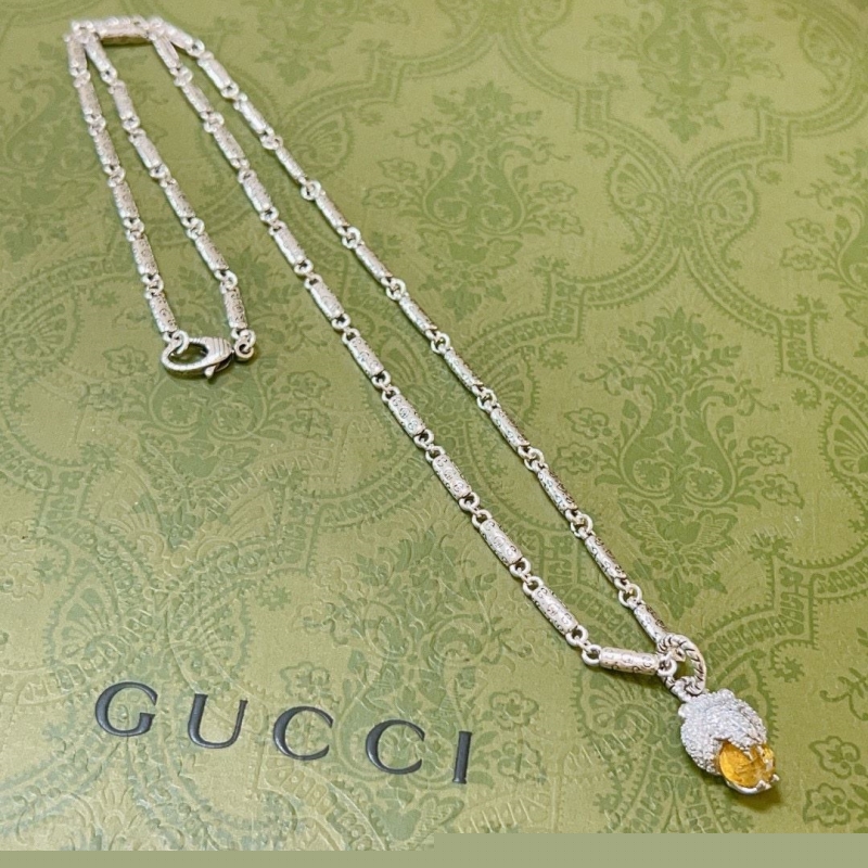 G*u*i necklaces